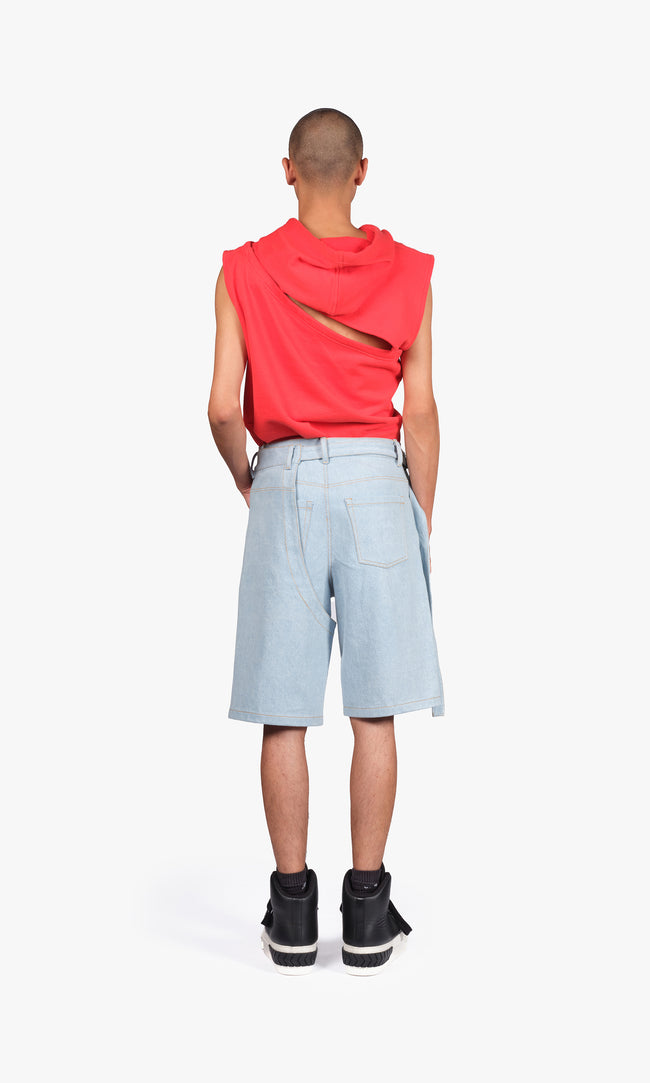 SIEGENTHALER | Elevated streetwear essentials. The light denim shorts in back view show off engineered cuts, clean pocket placement, and a precise balance between structure and drape.