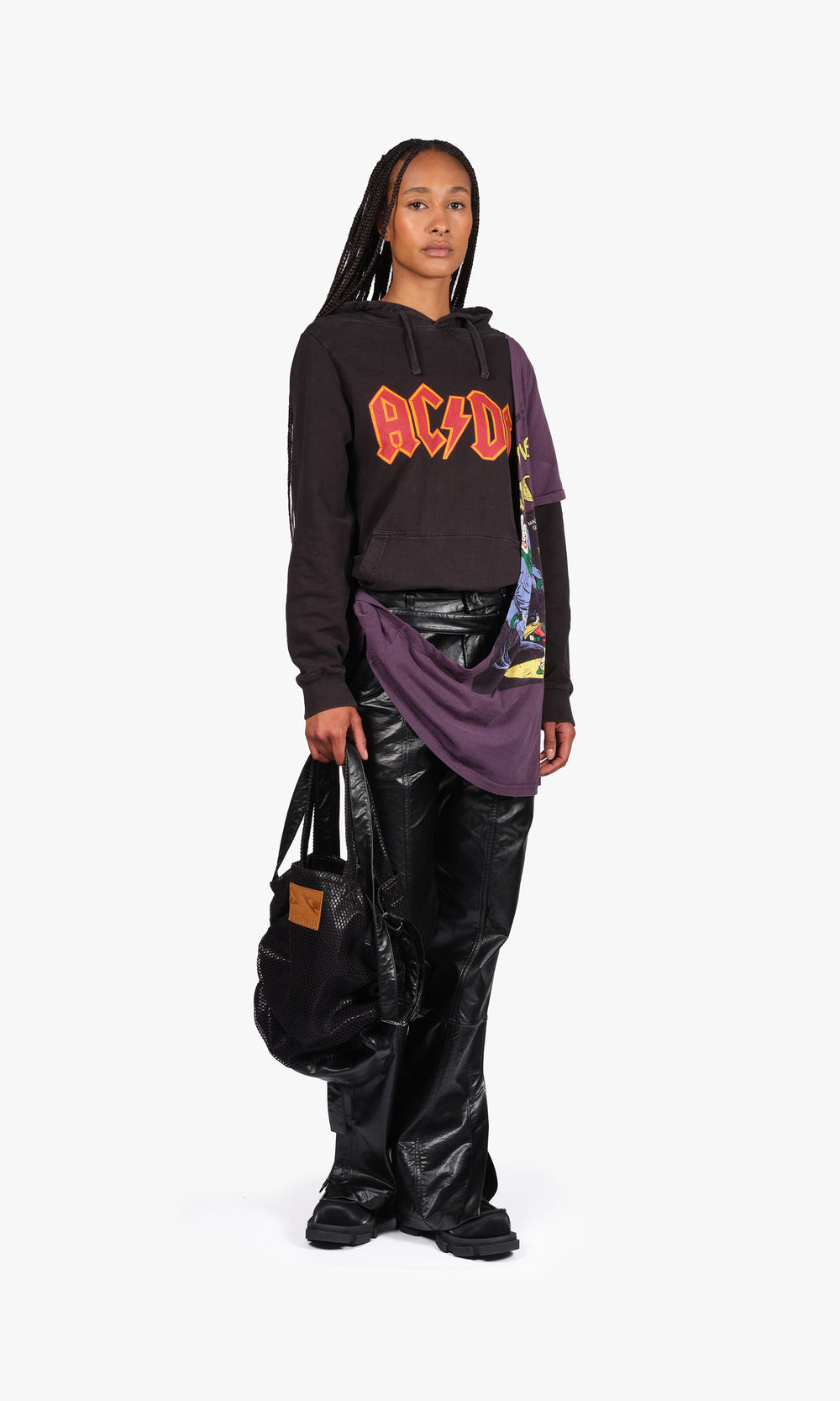 SIEGENTHALER | Front view of the
mesh bag in black, featuring a soft draped structure in perforated mesh and a contrast tan leather logo patch.