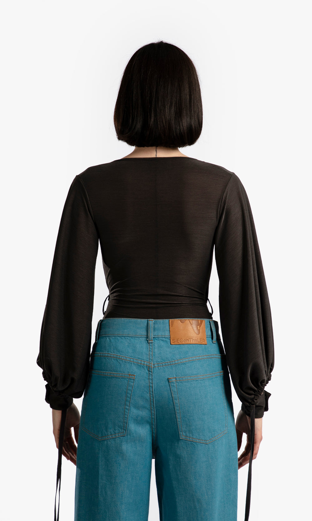 SIEGENTHALER | Detailed view of the waistband on Kraken Jeans in storm blue, emphasizing the concealed front zipper and secure denim button closure.