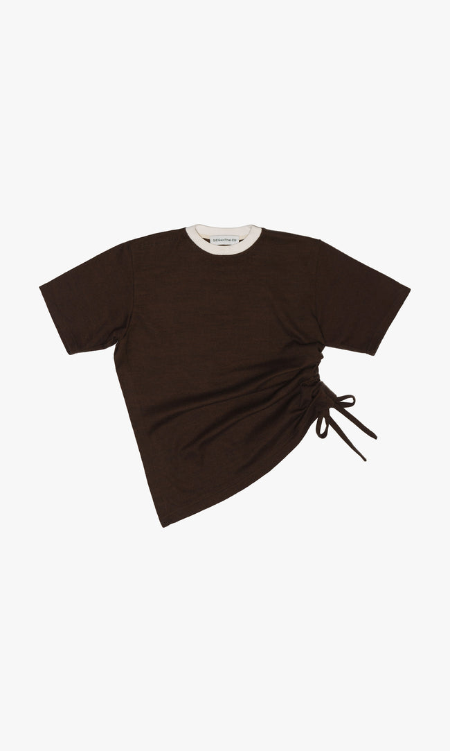 SIEGENTHALER | Detailed fabric close-up of the BAHAMUT T-Shirt in Mole Brown, highlighting the soft texture and durable brushed material